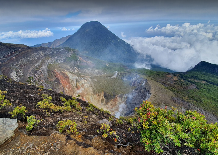 Hiking Gunung Gede 